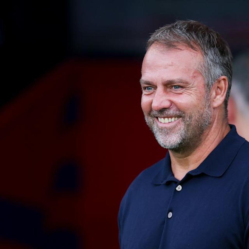 Barcelona boss Flick secures La Liga award Barcelona boss Flick secures La Liga award