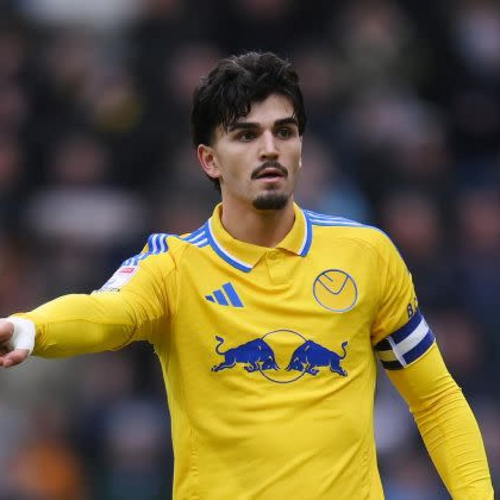 Leeds hoping for big revenue as Tottenham lead glut of Premier League golf equipment in centre-back chase Leeds hoping for big revenue as Tottenham lead glut of Premier League golf equipment in centre-back chase