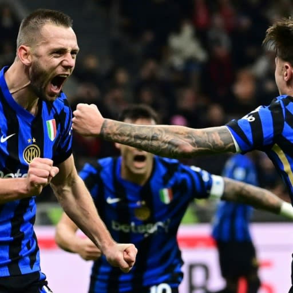 Late derby drama retains Inter on Napoli’s heels in tight Serie A title race Late derby drama retains Inter on Napoli’s heels in tight Serie A title race