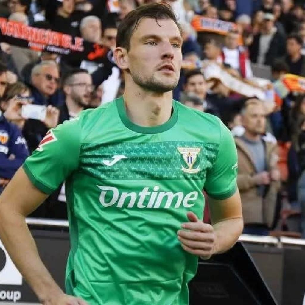 Former Rangers star suffers ACL rupture seven minutes into La Liga debut Former Rangers star suffers ACL rupture seven minutes into La Liga debut