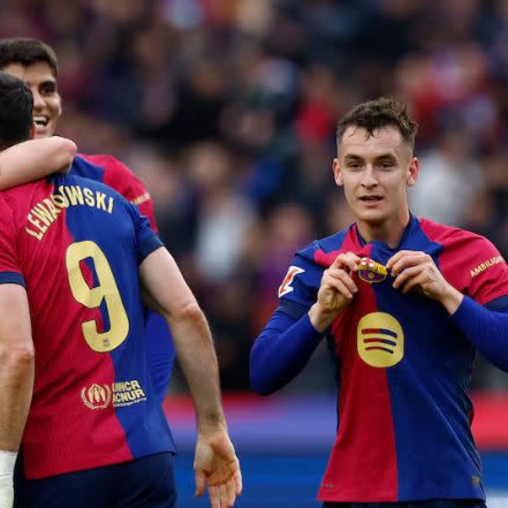 Barcelona return to La Liga summit with complete victory over 10-man Actual Sociedad Barcelona return to La Liga summit with complete victory over 10-man Actual Sociedad