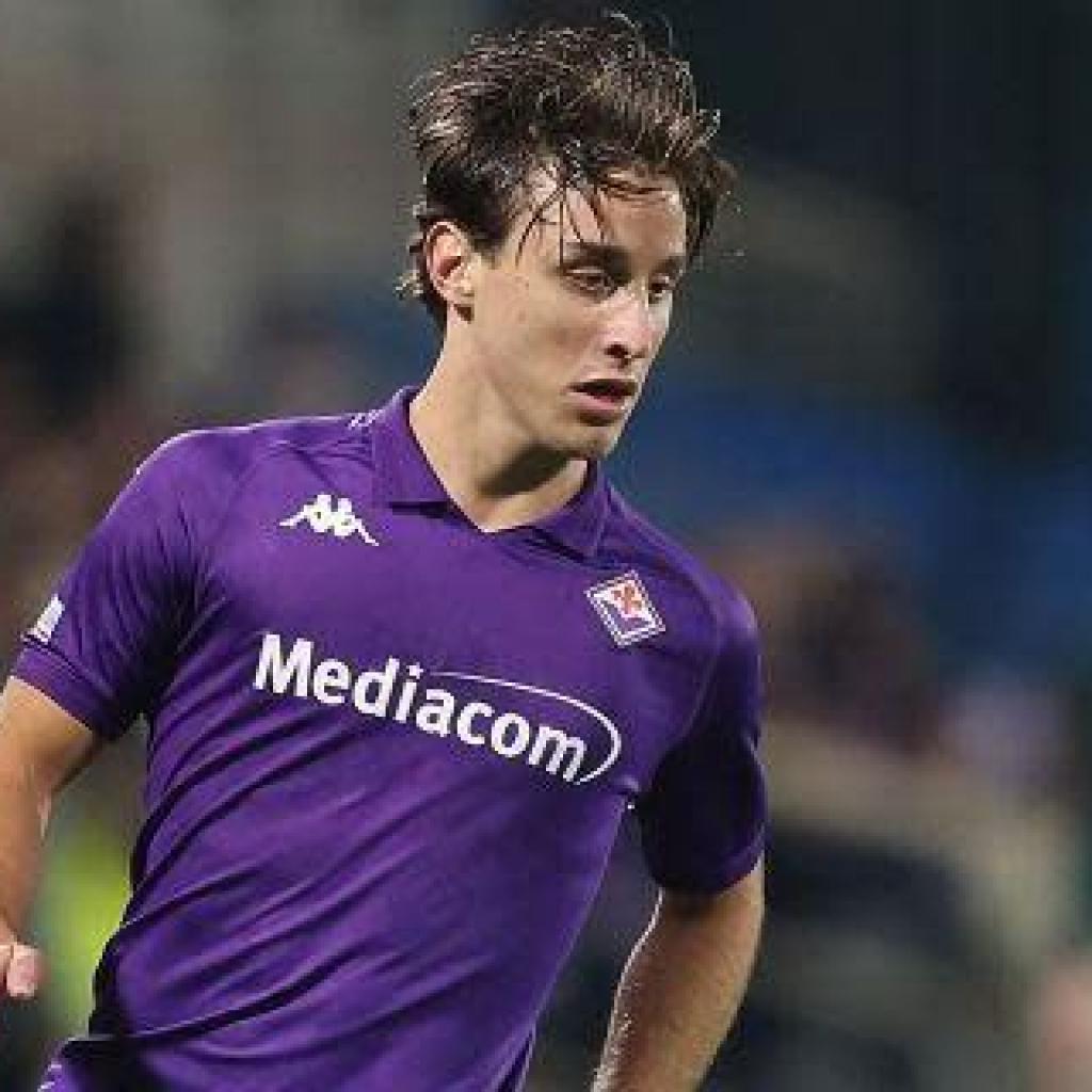 Fiorentina’s Bove in intensive care after collapse on pitch Fiorentina’s Bove in intensive care after collapse on pitch