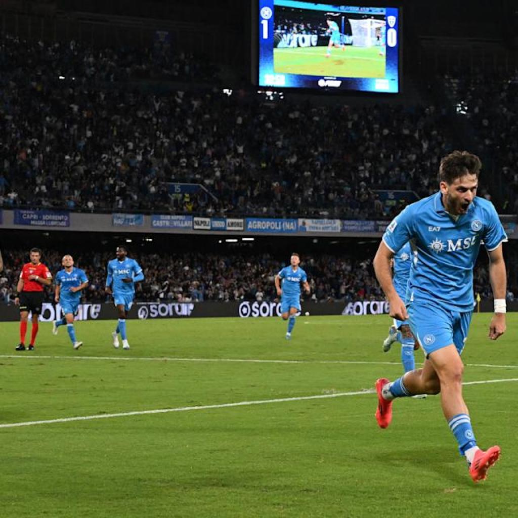 Kvaratskhelia’s ultimate hours at Napoli: signed poster and farewell hugs Kvaratskhelia’s ultimate hours at Napoli: signed poster and farewell hugs