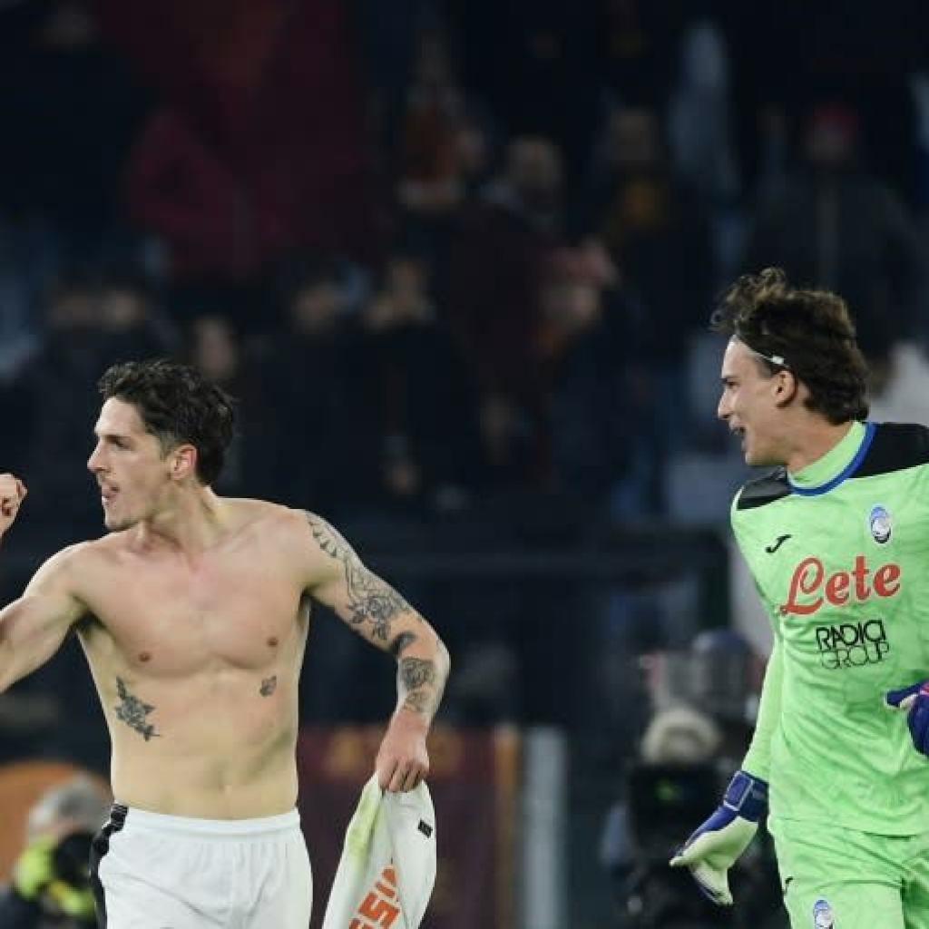 Atalanta on tail of Serie A leaders Napoli after seeing off Roma Atalanta on tail of Serie A leaders Napoli after seeing off Roma