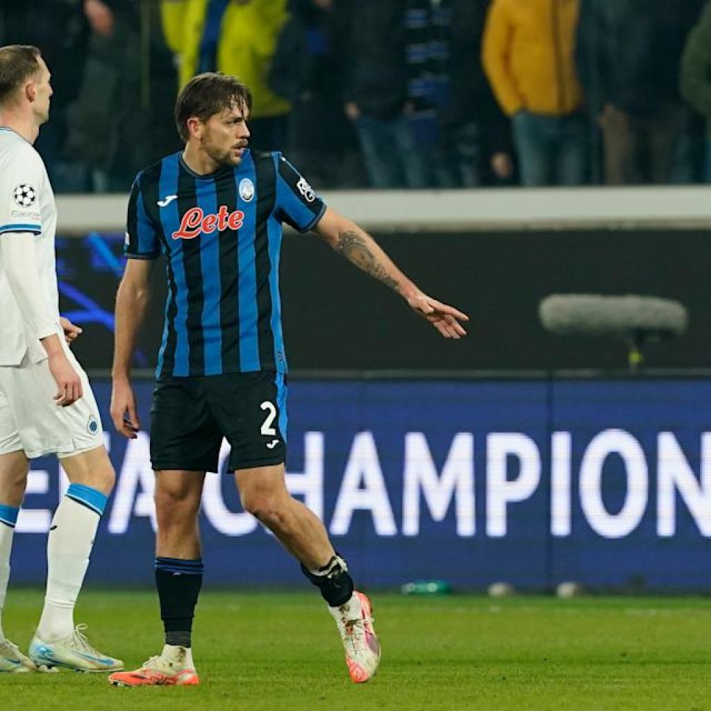 Atalanta captain Rafael Tolói receives one of the vital embarrassing pink playing cards you’ll ever see Atalanta captain Rafael Tolói receives one of the vital embarrassing pink playing cards you’ll ever see