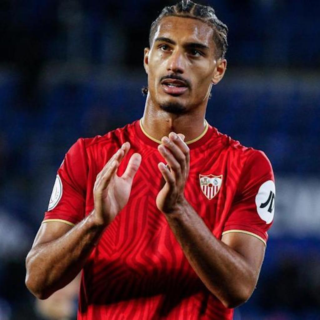 Sevilla star opens up on name to reject Premier League switch Sevilla star opens up on name to reject Premier League switch
