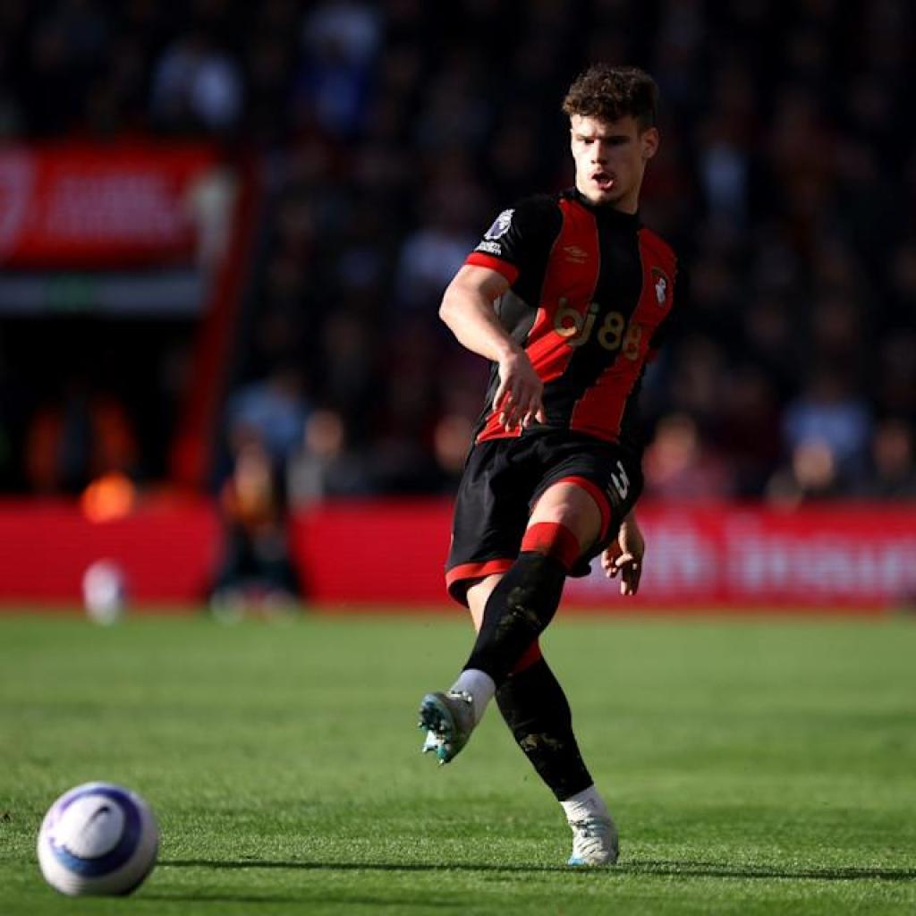 Actual Madrid to supply €15 million plus defender for Premier League full-back – report Actual Madrid to supply €15 million plus defender for Premier League full-back – report