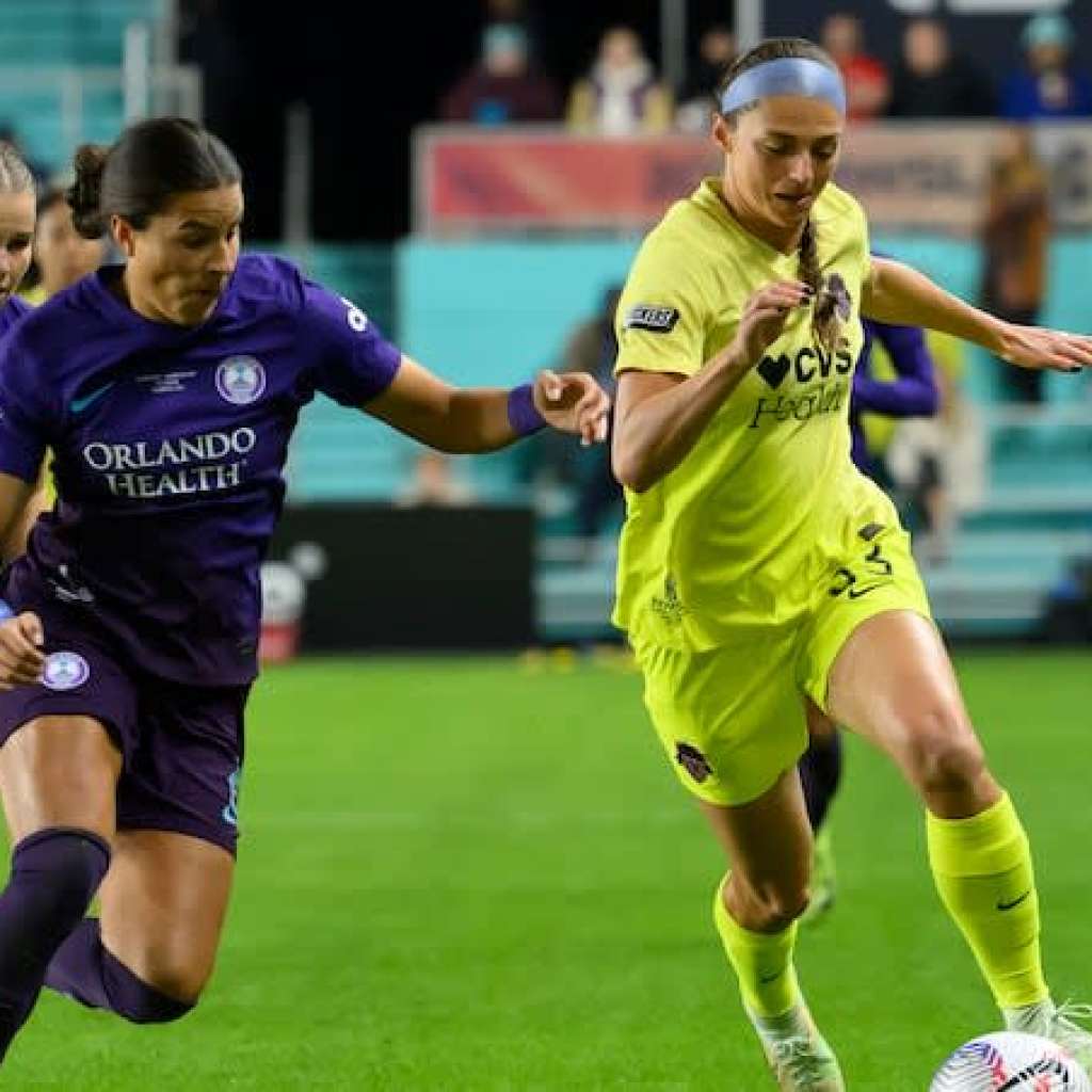 Ashley Hatch displays on season after NWSL championship loss Ashley Hatch displays on season after NWSL championship loss