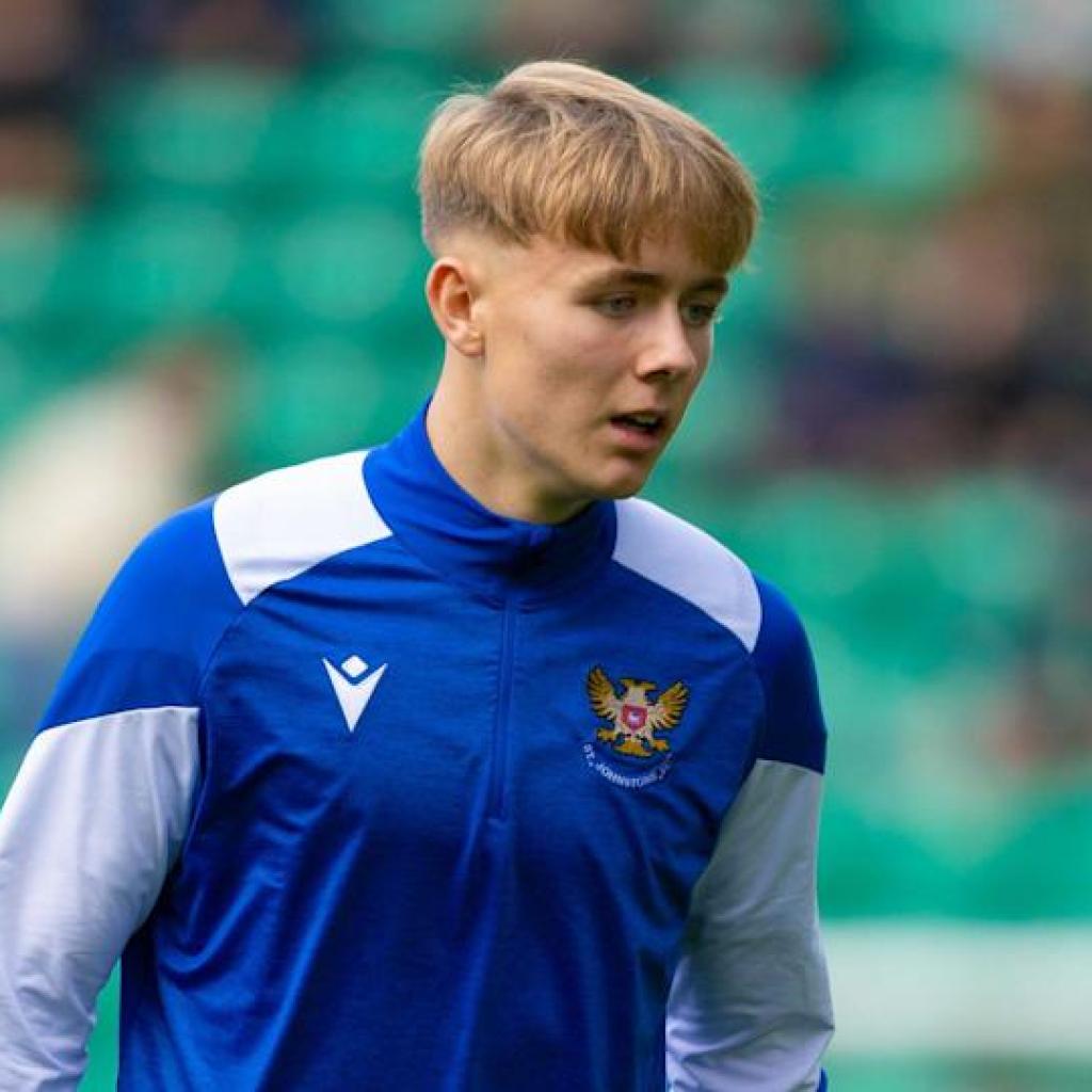 Teenage star Dair leaves for Premier League Fulham Teenage star Dair leaves for Premier League Fulham