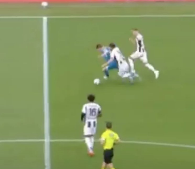 McTominay stuns commentator in Napoli start as he 'plays like prime Maradona' McTominay stuns commentator in Napoli start as he 'plays like prime Maradona'
