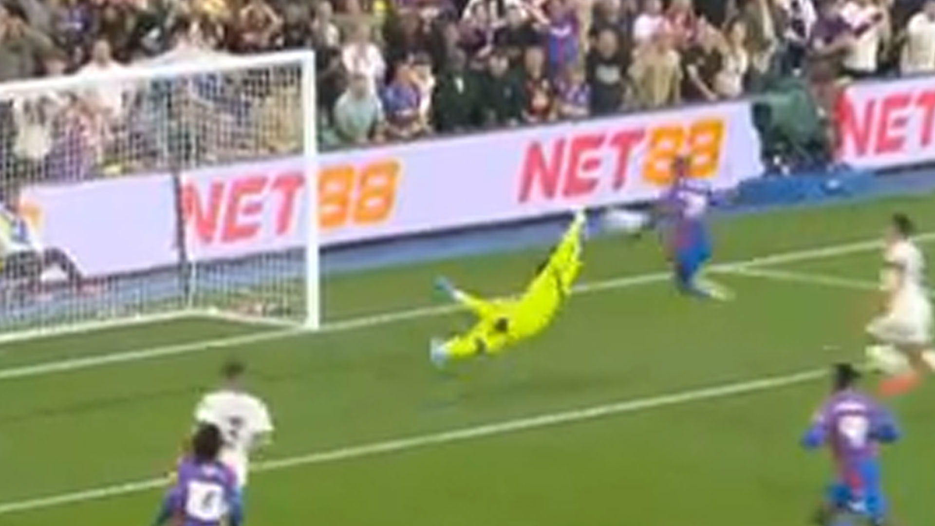 Watch Andre Onana pull off incredible double save 'better than David Raya's' Watch Andre Onana pull off incredible double save 'better than David Raya's'