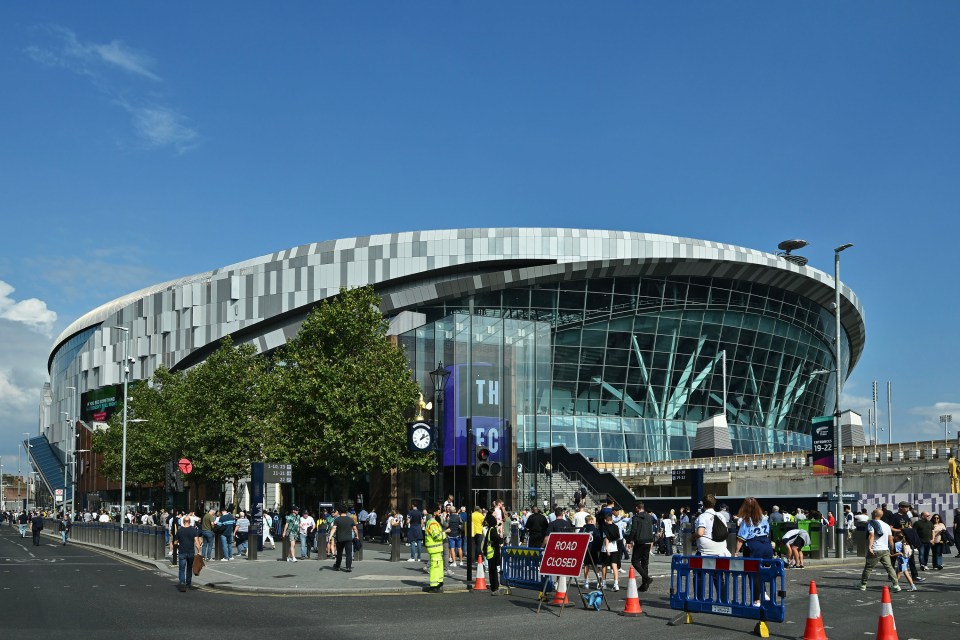 Spurs resolve spat with club legend over his book… but won't sell it in shop Spurs resolve spat with club legend over his book… but won't sell it in shop