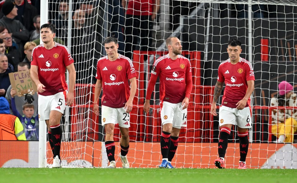 Man Utd player ratings: Zirkzee hooked again as Martinez saves Ten Hag's blushes Man Utd player ratings: Zirkzee hooked again as Martinez saves Ten Hag's blushes