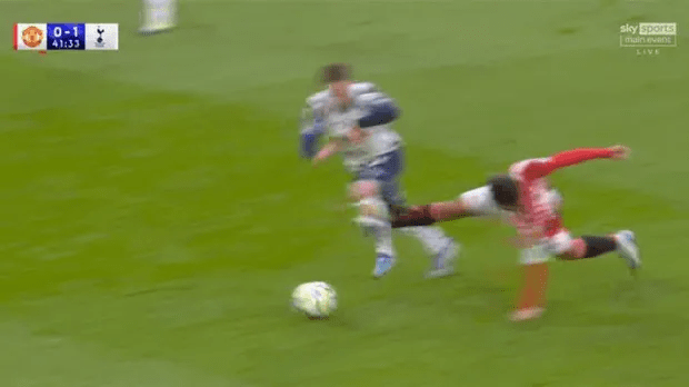 Questions must be asked after Fernandes was sent off, says ex-Prem referee Questions must be asked after Fernandes was sent off, says ex-Prem referee