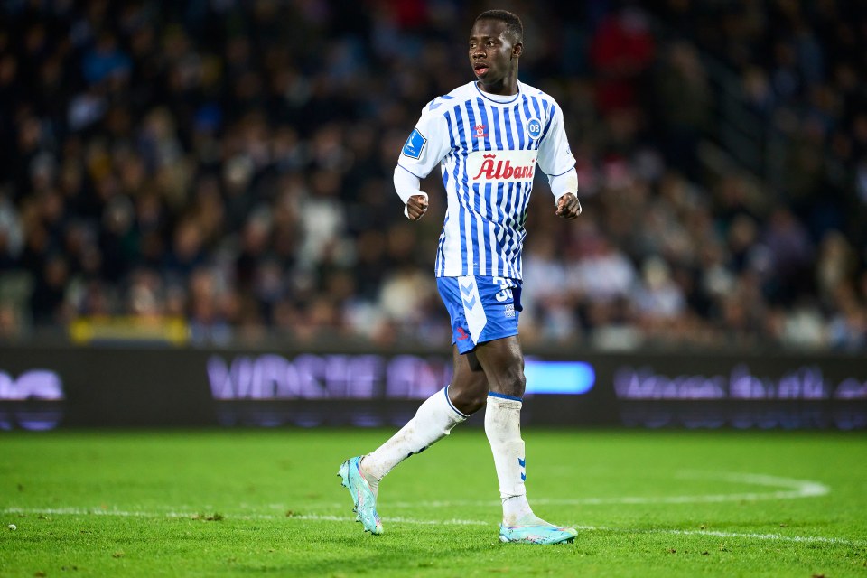 Inside rise of Minteh, from playing on sand to £30m Brighton star in two years Inside rise of Minteh, from playing on sand to £30m Brighton star in two years