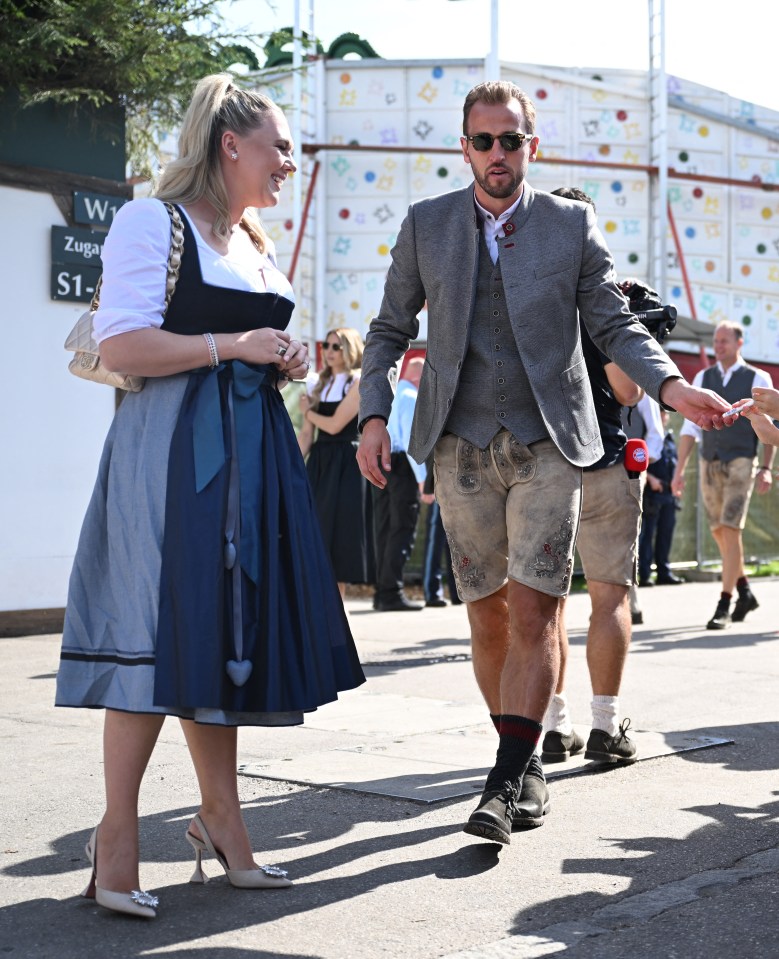 Harry Kane gets stuck into stein at Munich’s Oktoberfest as he's joined by wife Harry Kane gets stuck into stein at Munich’s Oktoberfest as he's joined by wife