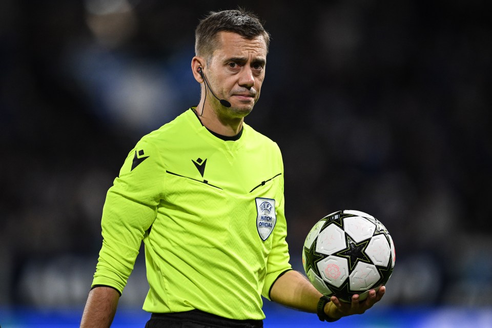 Ref praised for penalising Ben White for infraction fans 'never see punished' Ref praised for penalising Ben White for infraction fans 'never see punished'