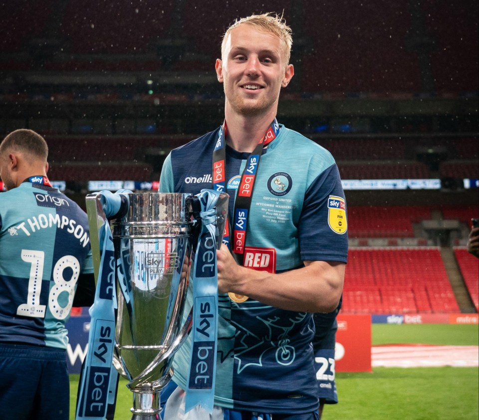 EFL manager cancelled training session after two stars came to blows EFL manager cancelled training session after two stars came to blows