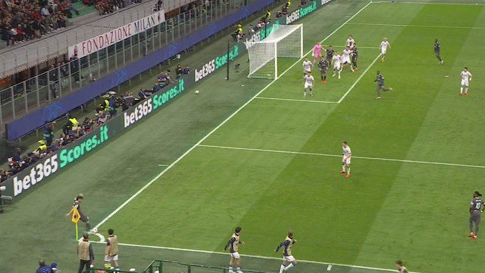Ex-Chelsea star Pulisic scores directly from a corner after keeper howler Ex-Chelsea star Pulisic scores directly from a corner after keeper howler