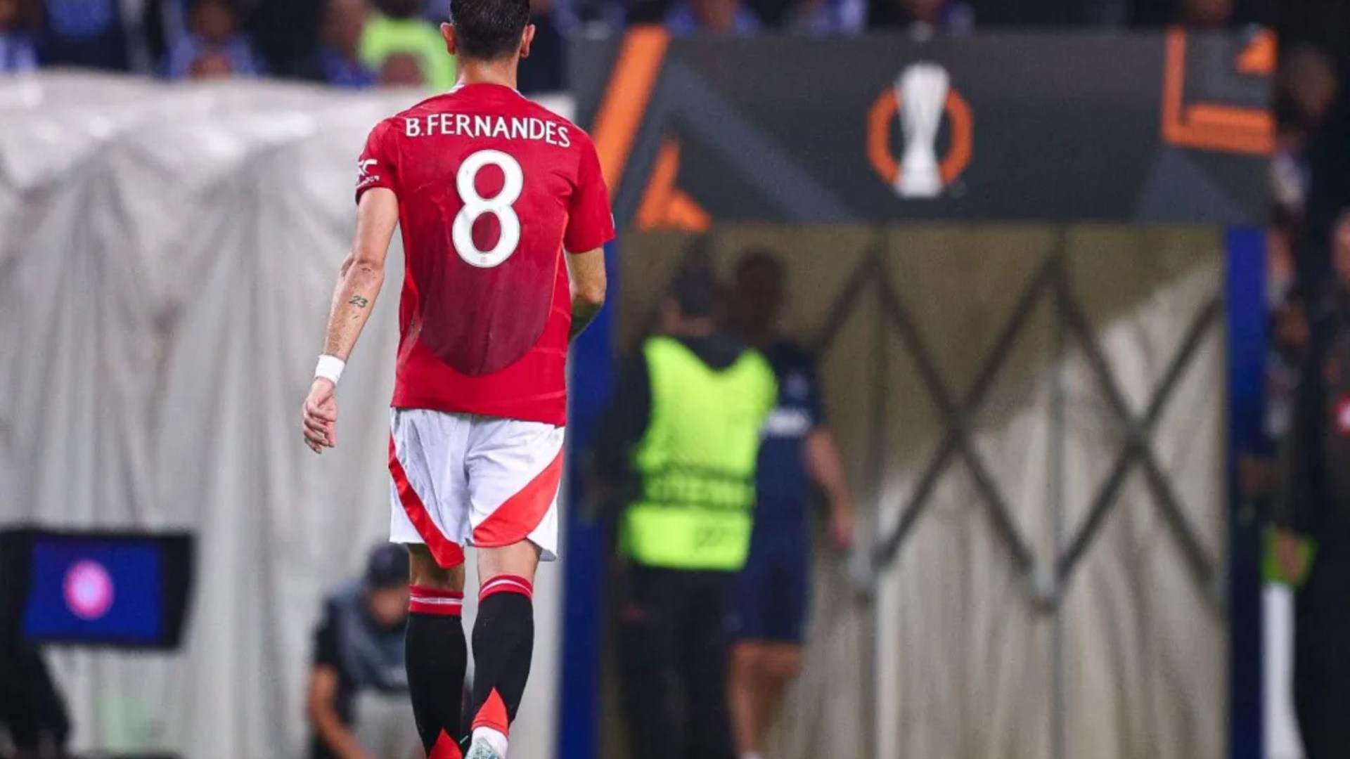 Bruno Fernandes breaks silence on second straight red card with 103-word post Bruno Fernandes breaks silence on second straight red card with 103-word post