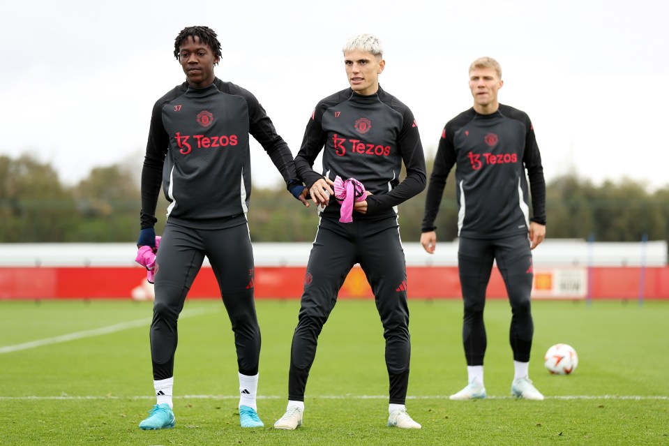 Man Utd 'are struggling to tie Garnacho and Mainoo down to new contracts' Man Utd 'are struggling to tie Garnacho and Mainoo down to new contracts'