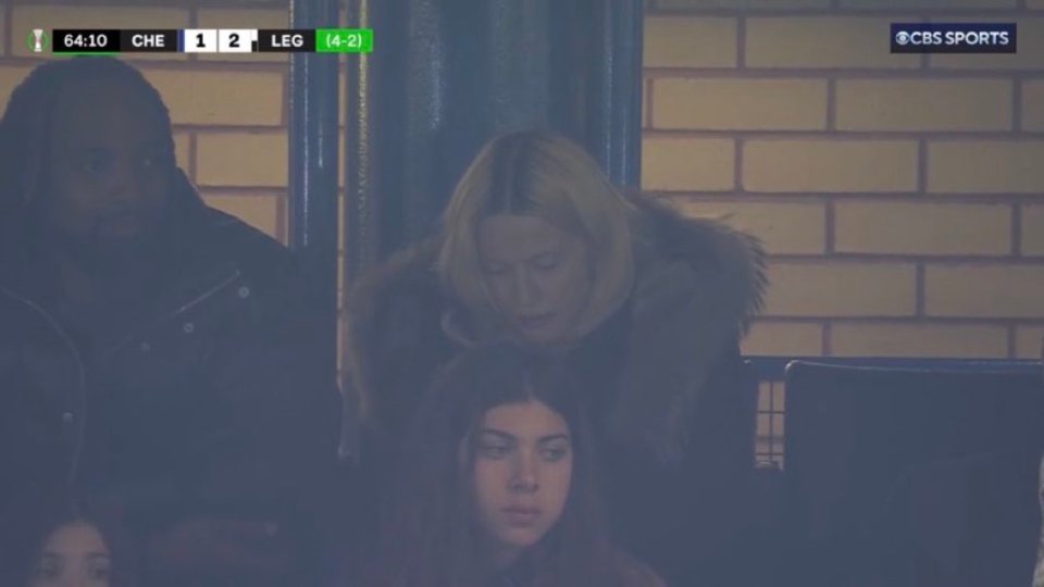 Pop icon with £580million net worth makes shock appearance at Stamford Bridge Pop icon with £580million net worth makes shock appearance at Stamford Bridge