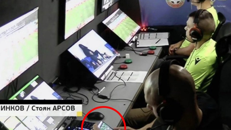 VAR official seen scrolling through betting site in shocking footage live on TV VAR official seen scrolling through betting site in shocking footage live on TV