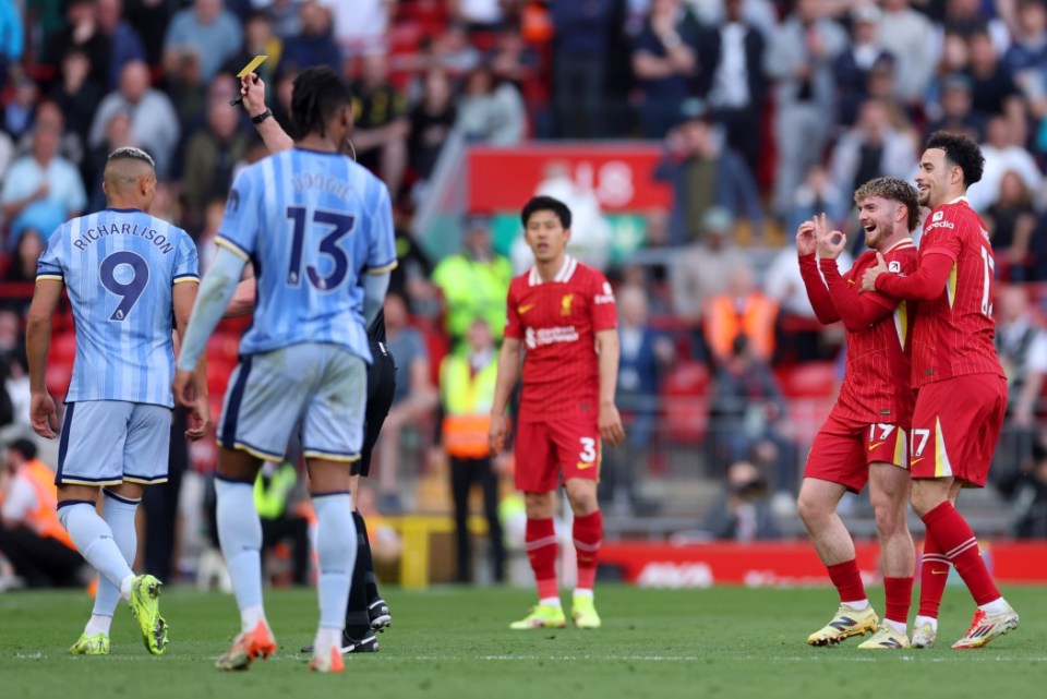 Richarlison responds to Elliott's bizarre gesture after bust-up in final seconds Richarlison responds to Elliott's bizarre gesture after bust-up in final seconds