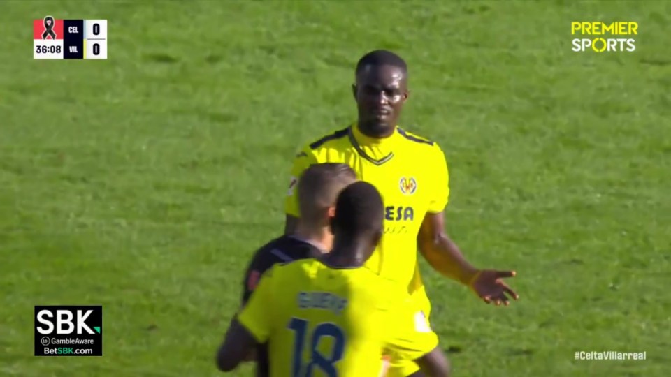 'Is anyone surprised?' – Ex-Man Utd star gets clumsy red card for La Liga side 'Is anyone surprised?' – Ex-Man Utd star gets clumsy red card for La Liga side