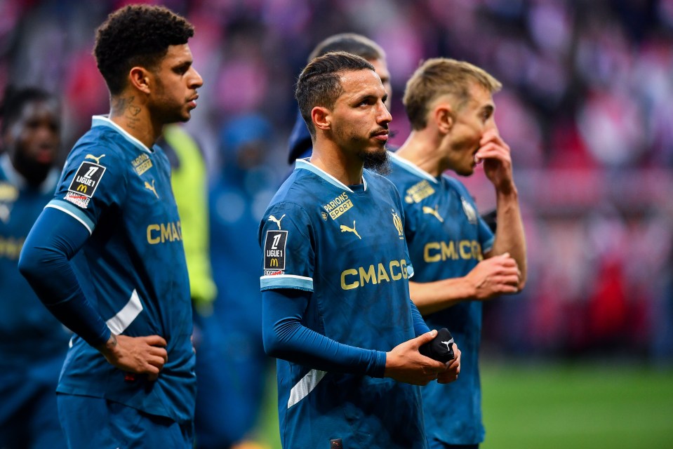 De Zerbi faces player mutiny at Marseille after 'refusing to take training' De Zerbi faces player mutiny at Marseille after 'refusing to take training'