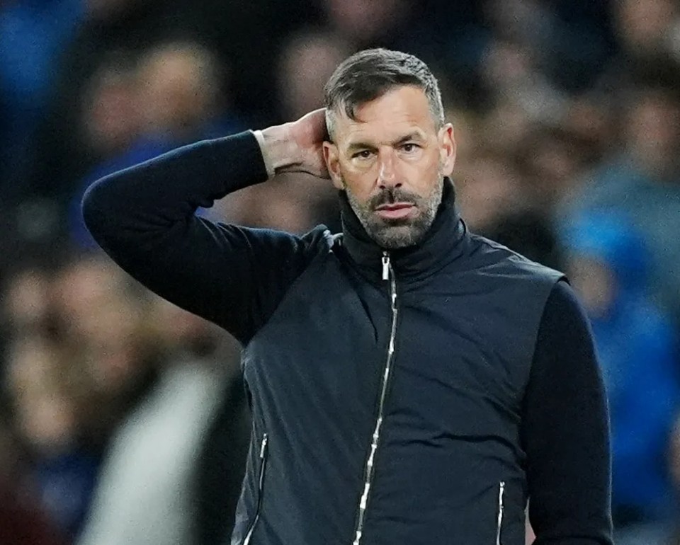 Ruthless Van Nistelrooy axes Harry Winks after 'heated row' with Leicester star Ruthless Van Nistelrooy axes Harry Winks after 'heated row' with Leicester star