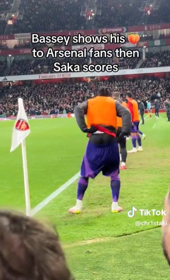 Awkward moment Fulham star shows Arsenal fans his bum at worst possible time Awkward moment Fulham star shows Arsenal fans his bum at worst possible time