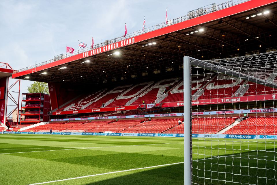Bonnie Blue 'banned by Prem club and escorted from stadium' after offer to fans Bonnie Blue 'banned by Prem club and escorted from stadium' after offer to fans