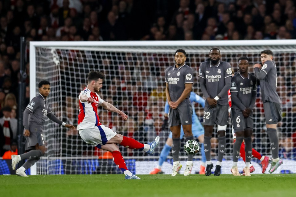Forget Rice… eagle-eyed Arsenal fans think set-piece coach was real 'hero' Forget Rice… eagle-eyed Arsenal fans think set-piece coach was real 'hero'