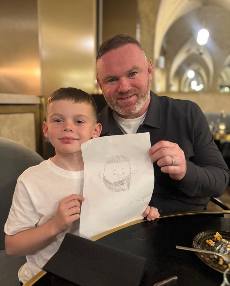 Wayne Rooney’s son Klay gives thumbs up to Littler as pair pose for snap Wayne Rooney’s son Klay gives thumbs up to Littler as pair pose for snap