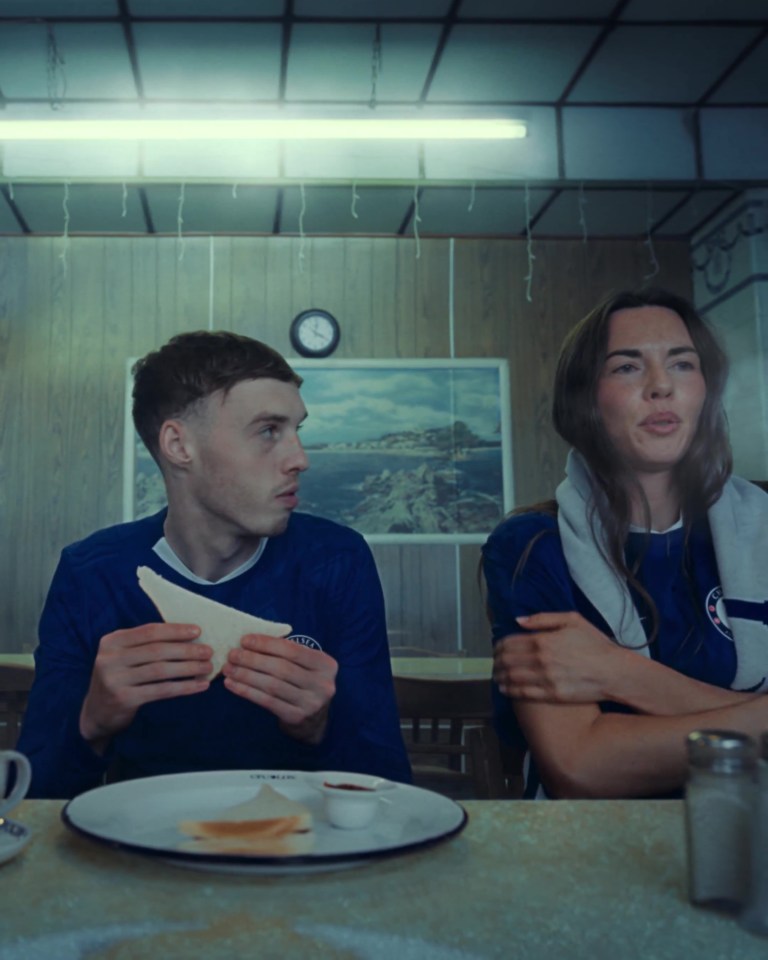Cole Palmer eats sandwich as Brit music legend makes cameo in Chelsea kit launch Cole Palmer eats sandwich as Brit music legend makes cameo in Chelsea kit launch