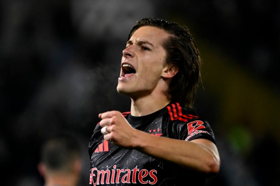 Man Utd 'asked to buy back ex-left-back for Real Madrid to complete transfer' Man Utd 'asked to buy back ex-left-back for Real Madrid to complete transfer'