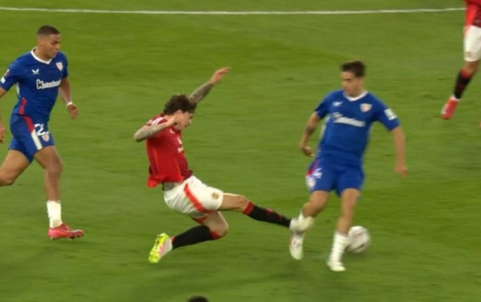 Athletic Bilbao star shows off gash as Lindelof leaves him needing stitches Athletic Bilbao star shows off gash as Lindelof leaves him needing stitches