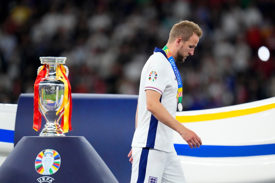 Kane ending trophy 'curse' should silence sniggers and lead to World Cup glory Kane ending trophy 'curse' should silence sniggers and lead to World Cup glory