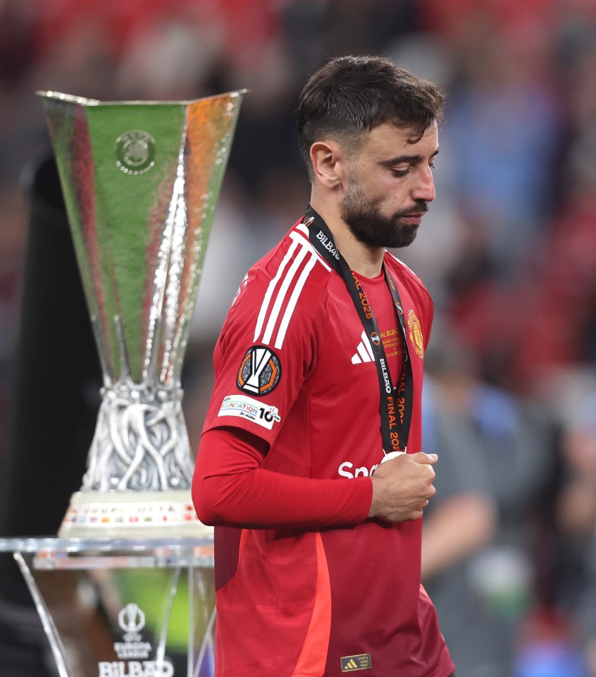 Man Utd's squad value plummets by £407million as flops' new costs revealed Man Utd's squad value plummets by £407million as flops' new costs revealed