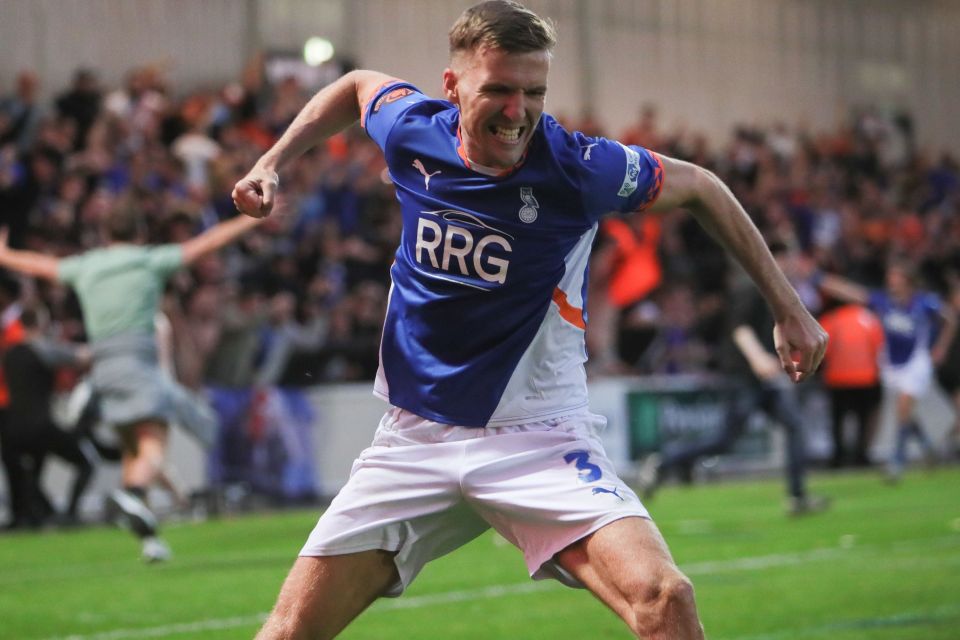 Former Premier League club closing in on EFL return with thumping play-off win Former Premier League club closing in on EFL return with thumping play-off win