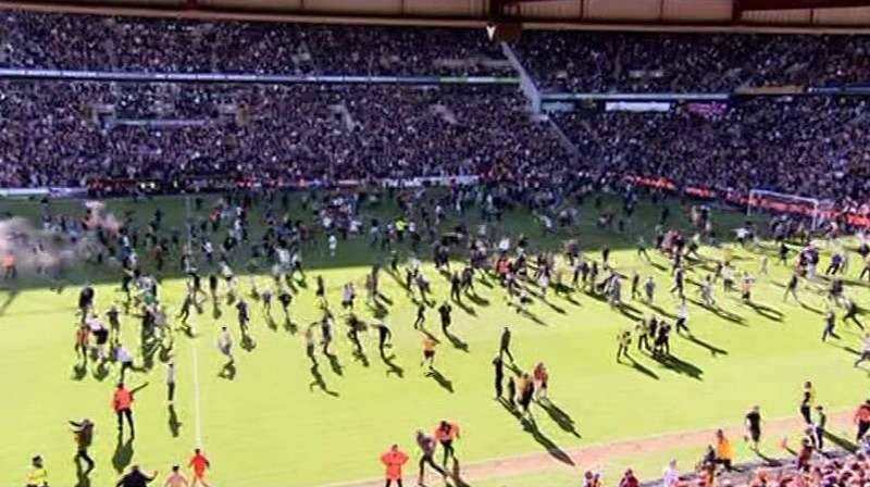 Bradford clash SUSPENDED with club seconds from promotion as fans storm pitch Bradford clash SUSPENDED with club seconds from promotion as fans storm pitch