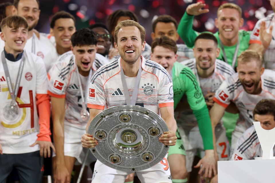 Harry Kane gets hands on first career trophy as Bayern revel in Bundesliga glory Harry Kane gets hands on first career trophy as Bayern revel in Bundesliga glory