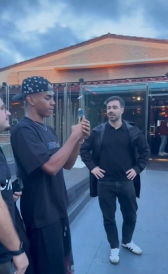Hilarious moment Yamal gives fake name to woman who asks him to take photo Hilarious moment Yamal gives fake name to woman who asks him to take photo