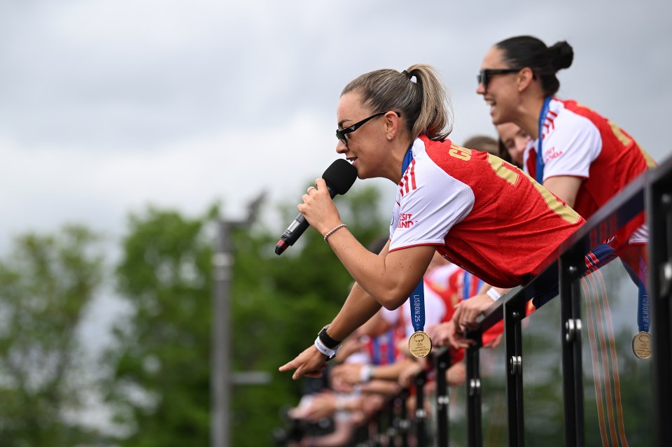 Arsenal star Katie McCabe leads anti-Tottenham chants in Champions League parade Arsenal star Katie McCabe leads anti-Tottenham chants in Champions League parade