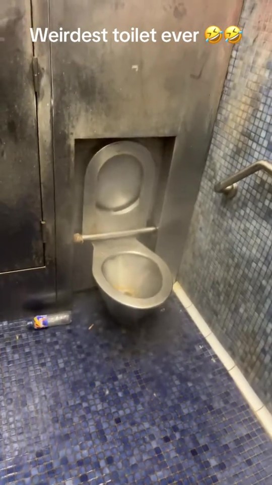 Moment baffled Man Utd fan gets trapped in toilet in Bilbao and is left soaked Moment baffled Man Utd fan gets trapped in toilet in Bilbao and is left soaked