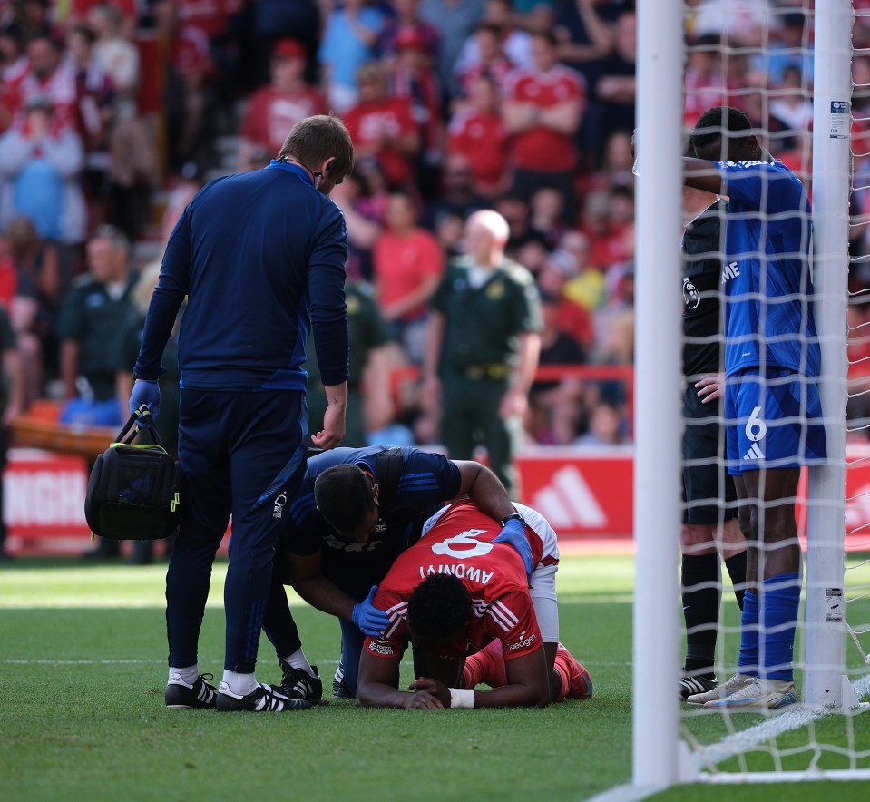 Forest star Taiwo Awoniyi has emergency op after smashing into post vs Leicester Forest star Taiwo Awoniyi has emergency op after smashing into post vs Leicester