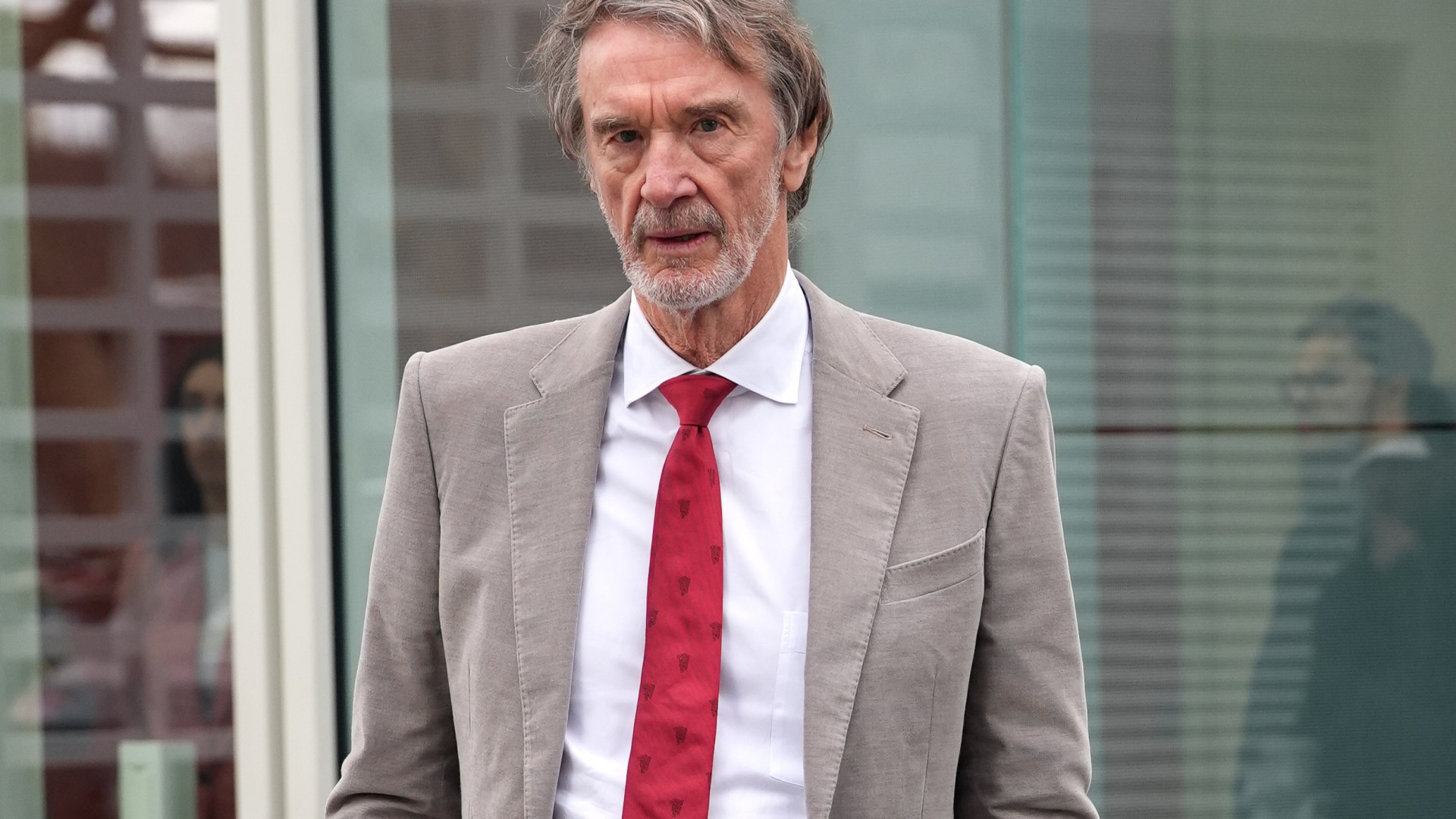 Man Utd 'axe longest-serving worker' as part of Ratcliffe's cost-cutting blitz Man Utd 'axe longest-serving worker' as part of Ratcliffe's cost-cutting blitz