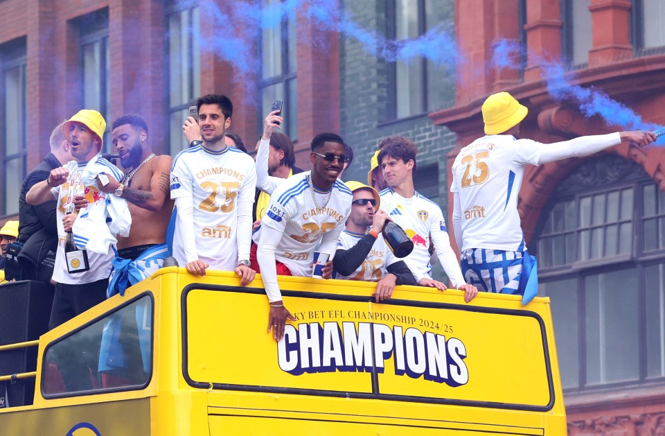 Ethan Ampadu appears to leak Junior Firpo's next club during wild bus parade Ethan Ampadu appears to leak Junior Firpo's next club during wild bus parade
