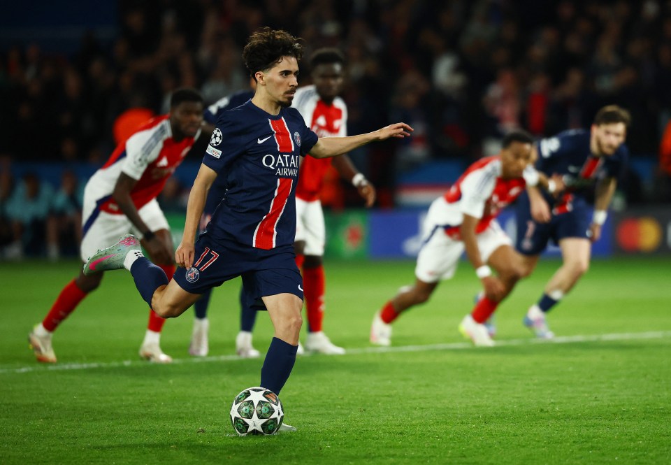 PSG given controversial pen vs Arsenal by ref who was banned for match-fixing PSG given controversial pen vs Arsenal by ref who was banned for match-fixing